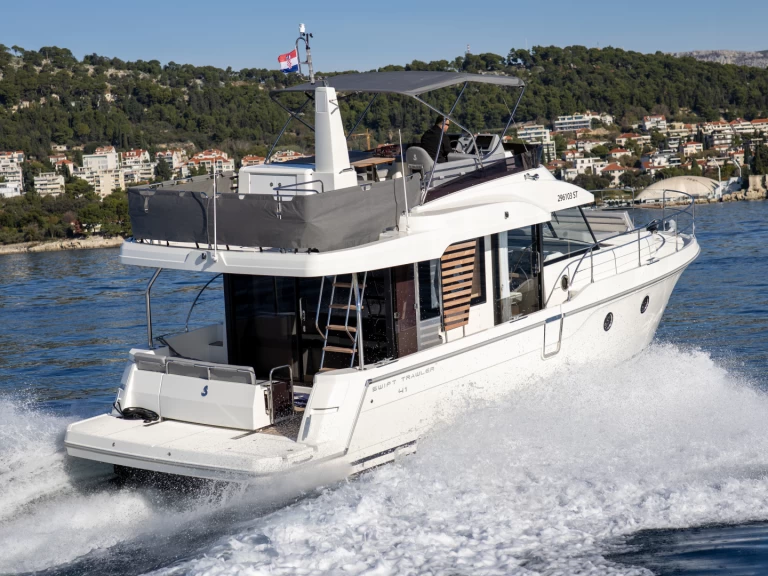 Motorboat rental with or without captain Bénéteau Split