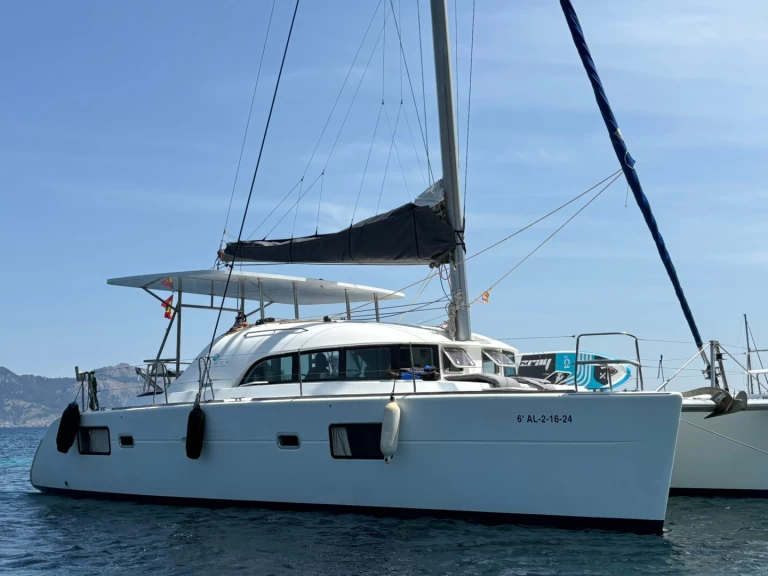 Catamaran rental in Ibiza Town - Lagoon Lagoon 380 S2