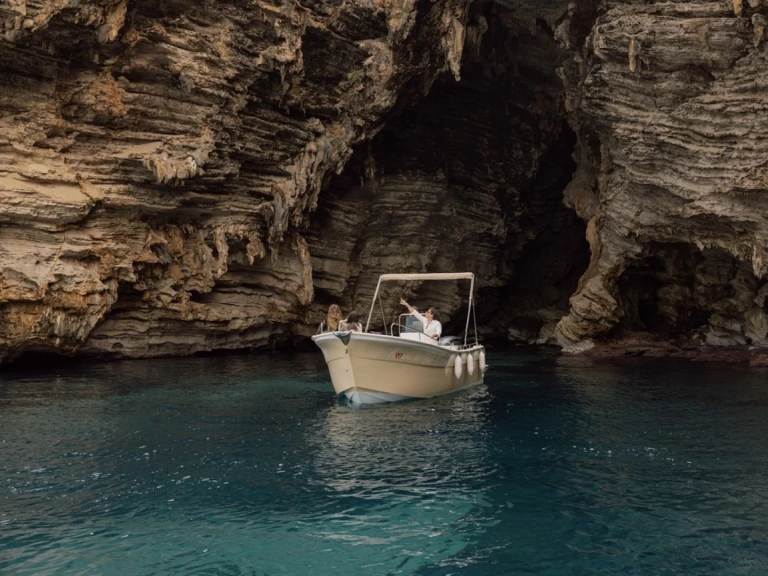 Yacht charter Castellammare del Golfo cheap Open 860