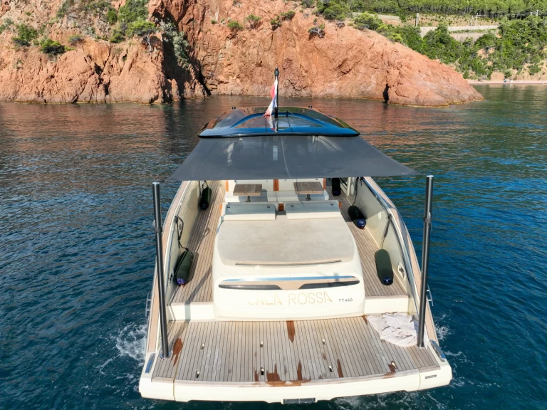 Rent a Invictus  Invictus 460 TT Port Pierre Canto