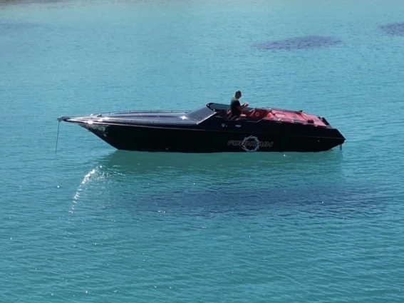 Bareboat Rental Motorboat Fountain with a boat licence