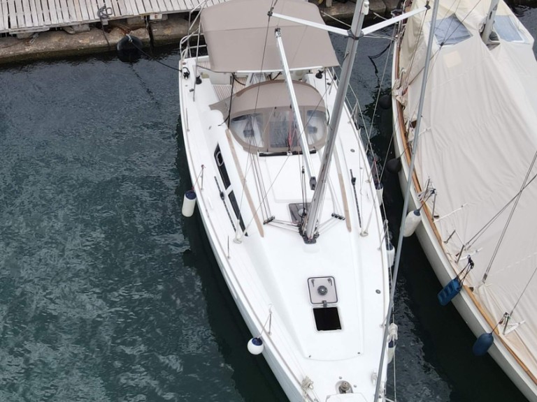 Rent a Jeanneau Sun Odyssey 36i Lávrio