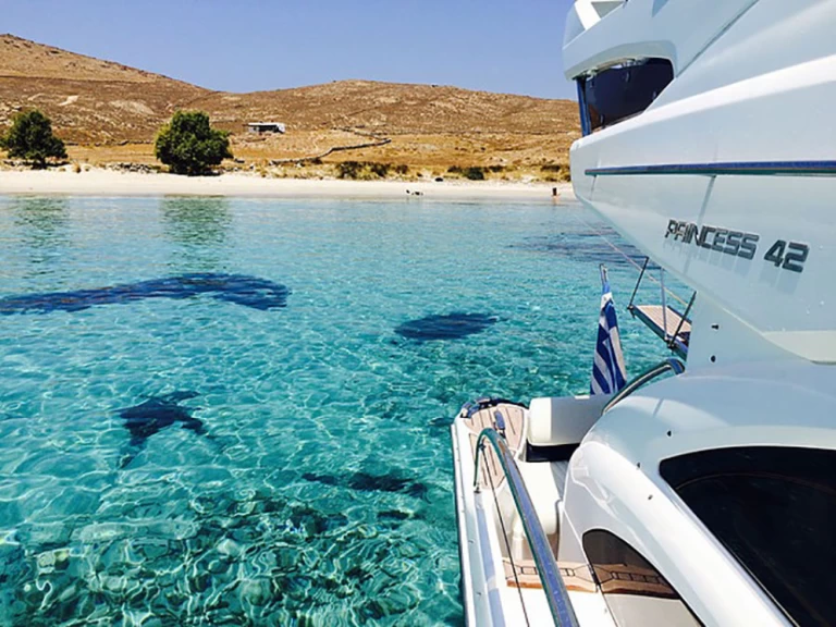 Bareboat Rental Motorboat Princess with a boat licence