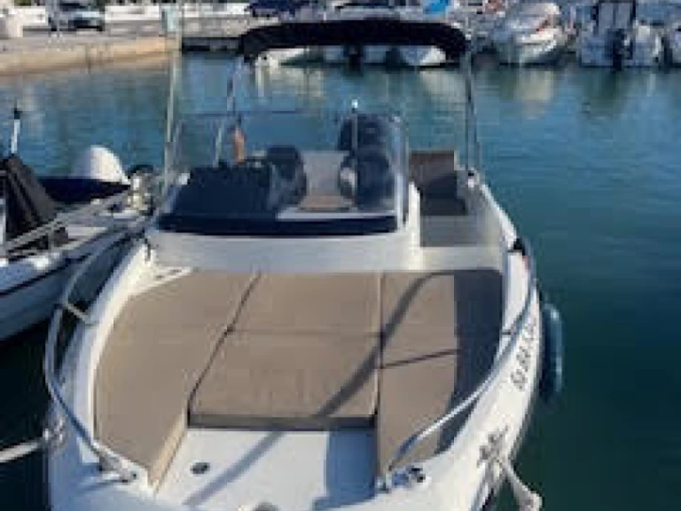 Motorboat rental in Castelldefels - Quicksilver Activ 605 Sundeck