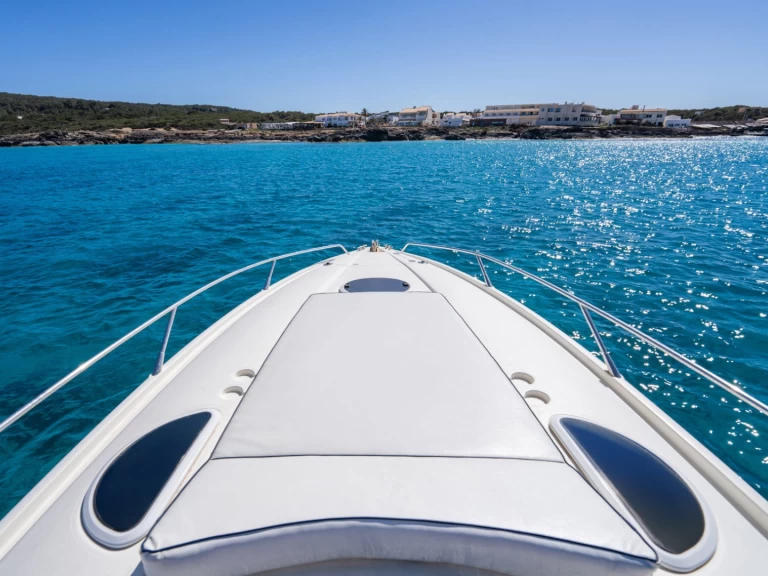 Bareboat Rental Motorboat Sunseeker with a boat licence