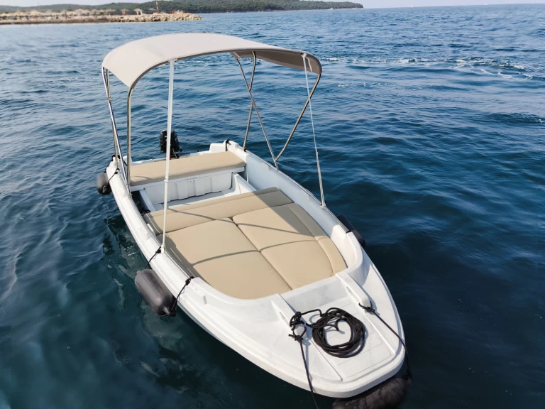 Boat rental ROTO Roto 450 in Rovinj on Samboat