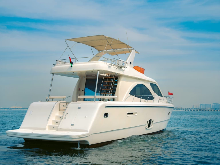 Azimut X1 charter bareboat or captained in  Dubaï harbour