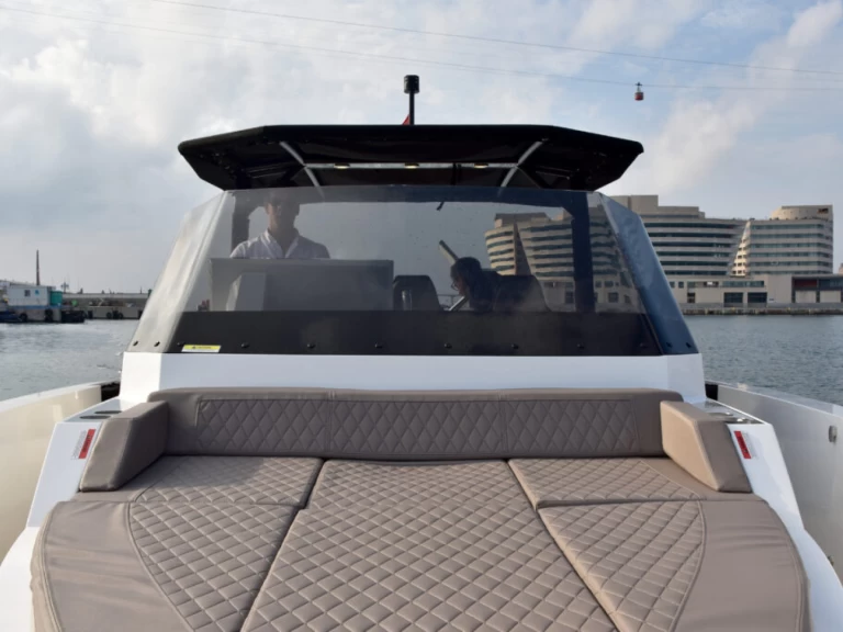 Motorboat rental with or without captain DE ANTONIO Yachts Mahón