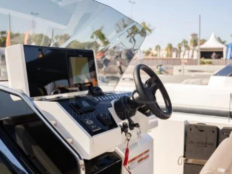 Motorboat for rent Mahón at the best price