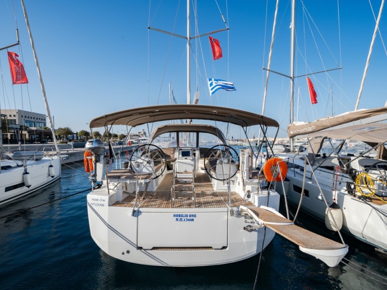 Sailboat rental with or without captain Jeanneau Lávrio