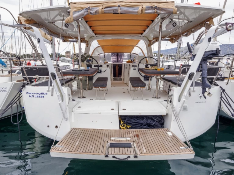 Sailboat for rent Néa Péramos at the best price