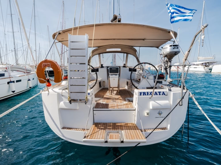 Rent a Jeanneau Sun Odyssey 439 Lávrio