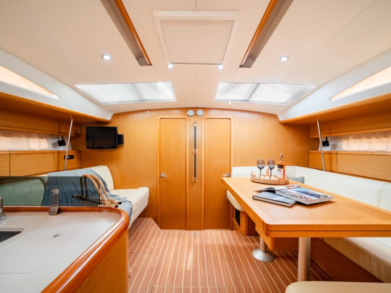 Jeanneau Jeanneau 53 in Lávrio on SamBoat