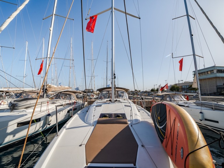 Rent a Jeanneau Jeanneau 54 Lávrio