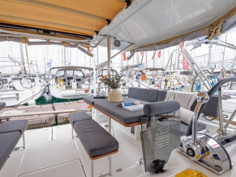Sailboat rental in Néa Péramos - Jeanneau Sun Loft 47