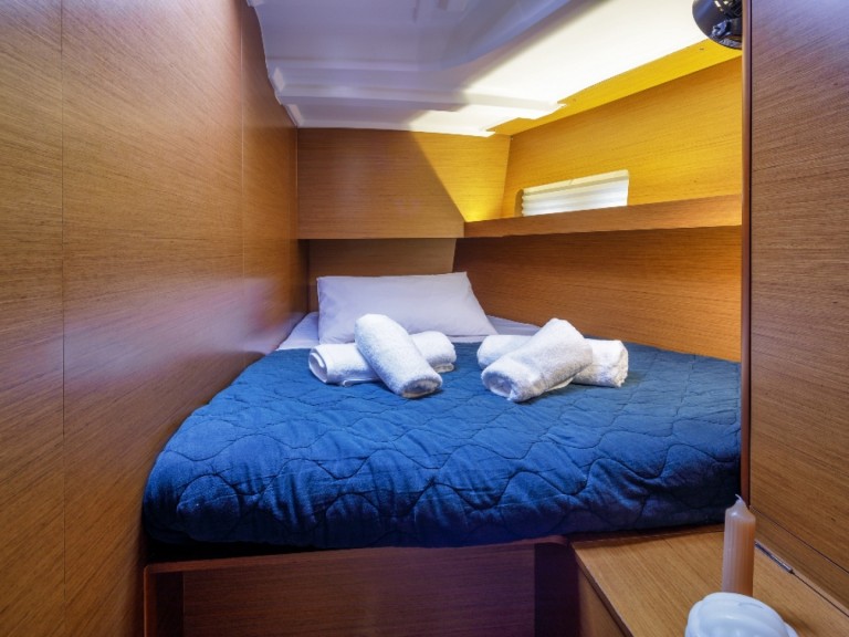 Sailboat rental with or without captain Jeanneau Néa Péramos