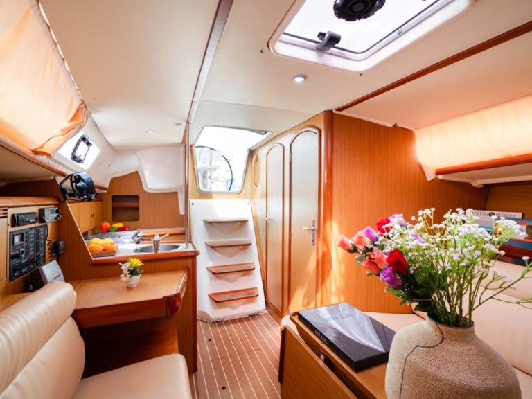 Rent a Jeanneau Sun Odyssey 32i Lávrio