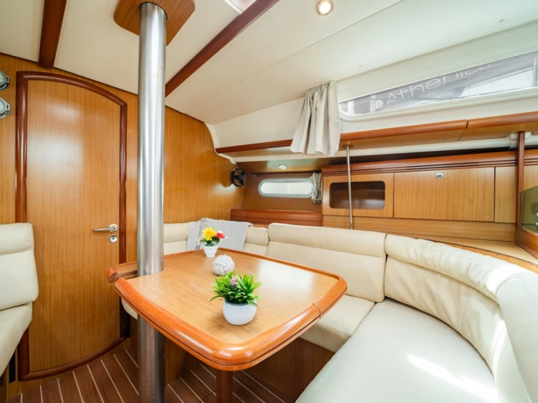 Sailboat for rent Lávrio at the best price