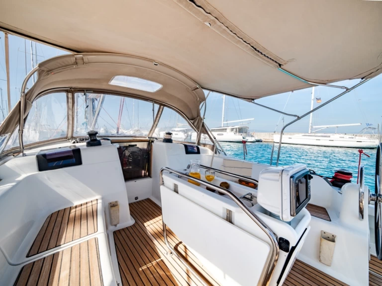 Sailboat rental with or without captain Jeanneau Lávrio