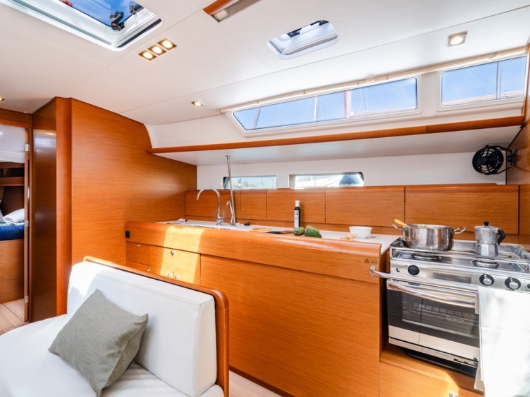 Jeanneau Sun Odyssey 479 in Nydri on SamBoat