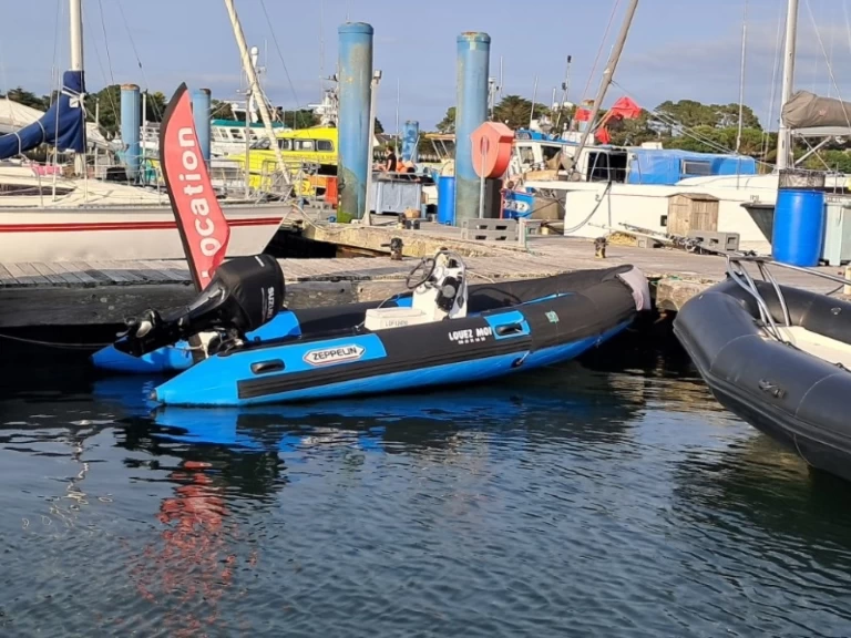 Rent a Zodiac Pro 5.5 Port-Louis