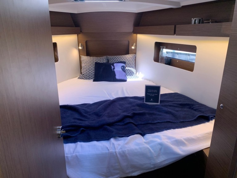 Sailboat rental with or without captain Bénéteau Port de La Base de Lorient