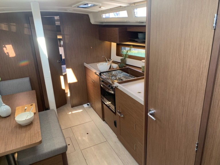 Sailboat rental in Port de La Base de Lorient - Bénéteau OCEANIS 37.1 OCEANIS 37.1