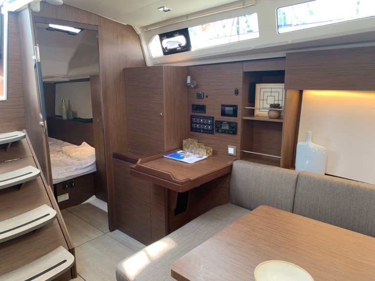 Sailboat rental with or without captain Bénéteau Port de La Base de Lorient