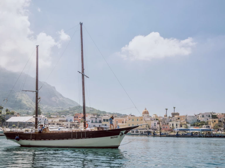 Yacht charter Forio cheap Goletta