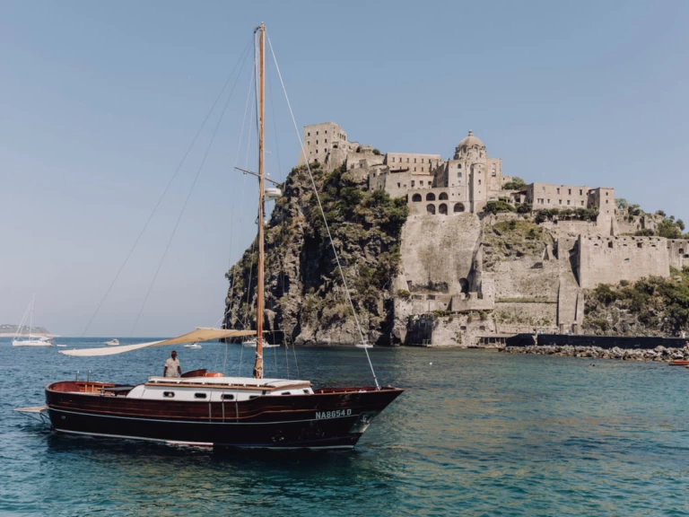 Sailboat for rent Forio at the best price