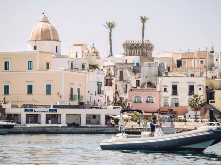 Yacht charter Forio cheap 750