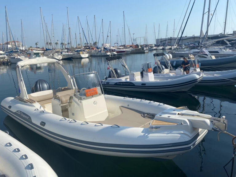 Rent a Capelli Tempest 775 Port de Saint-Cyprien Méditerranée