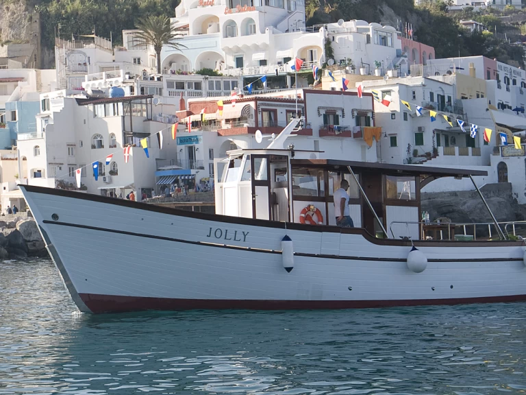 Bareboat Rental Motorboat Benetti with a boat licence