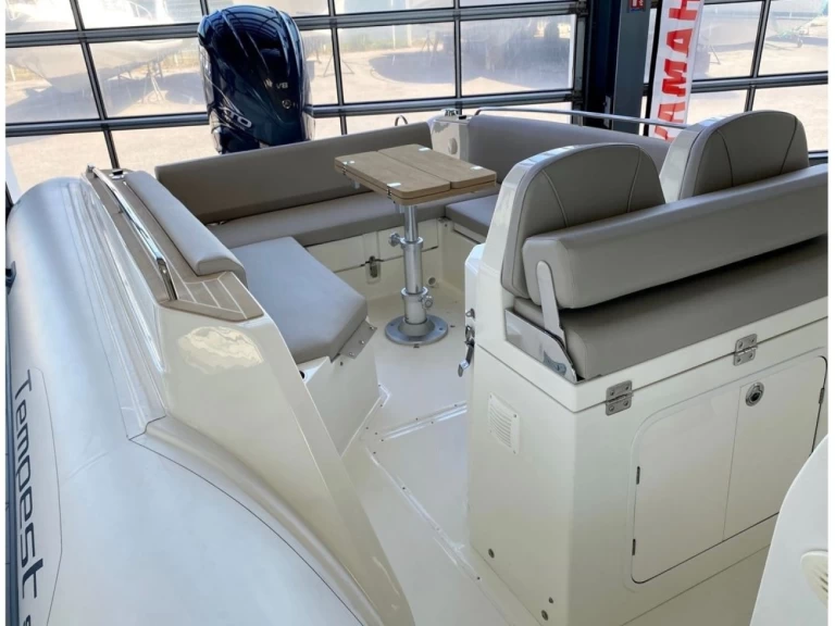 Bareboat Rental RIB Capelli with a boat licence