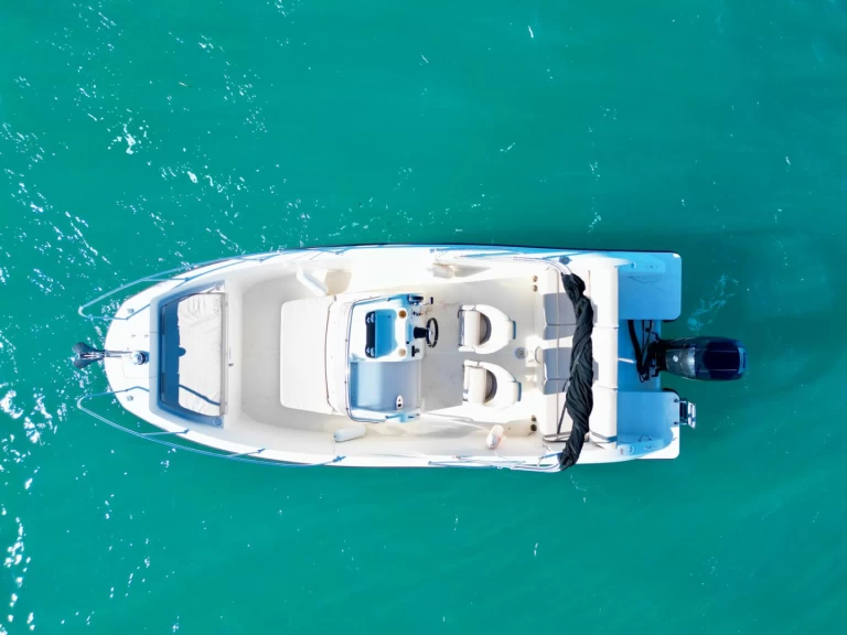 Bareboat Rental Motorboat Quicksilver with a boat licence