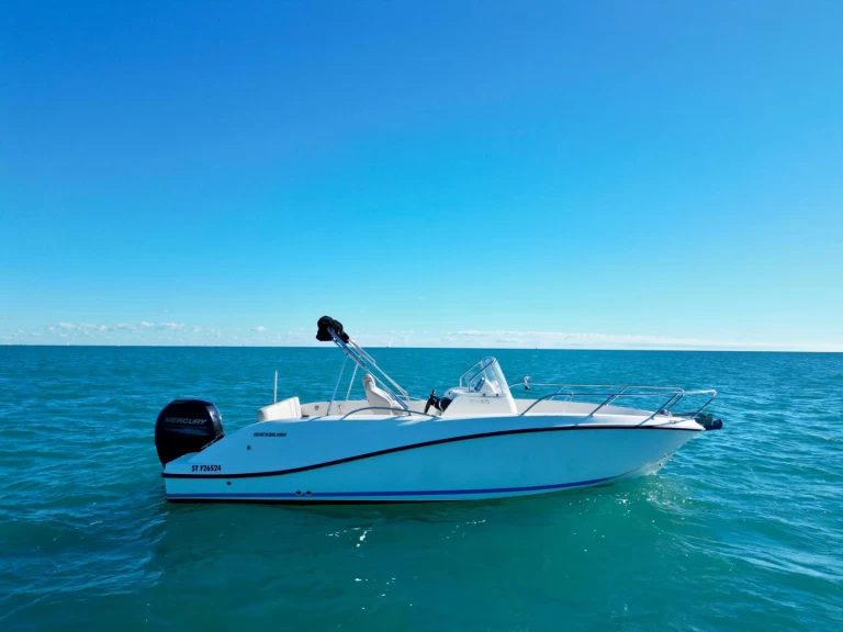 Motorboat rental with or without captain Quicksilver Le Cap d'Agde