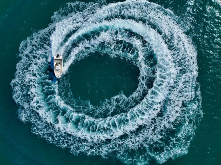 Motorboat for rent Le Cap d'Agde at the best price