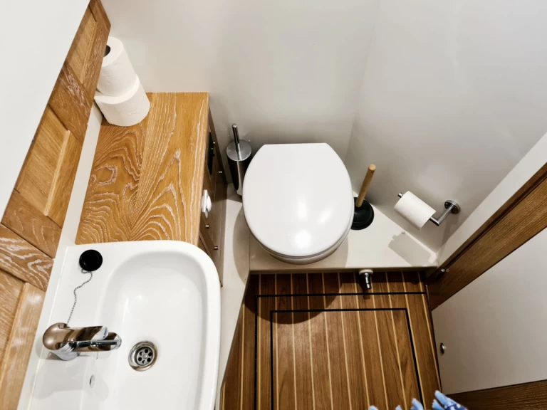 Bareboat Rental Motorboat sasga with a boat licence