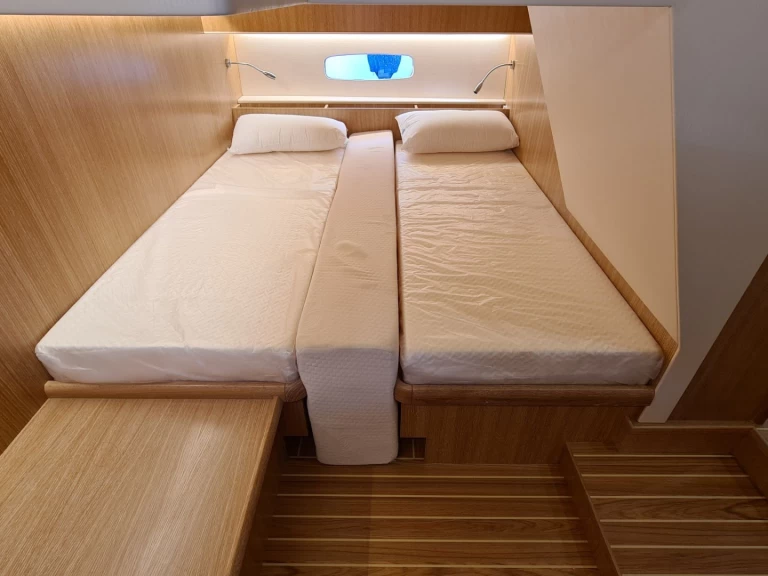 sasga MENORQUIN 34 HT 34 charter bareboat or captained in  Hyères