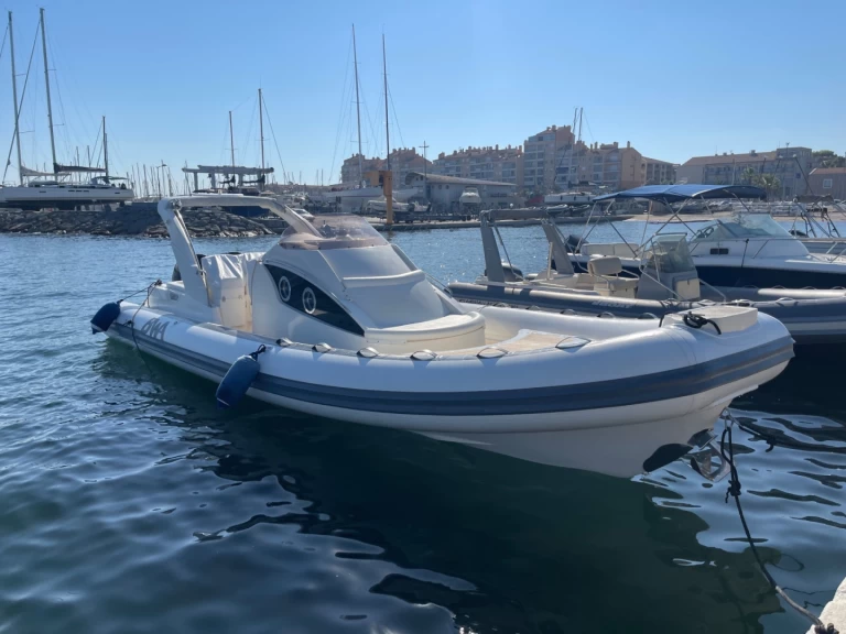 Yacht charter Hyères cheap BWA 34