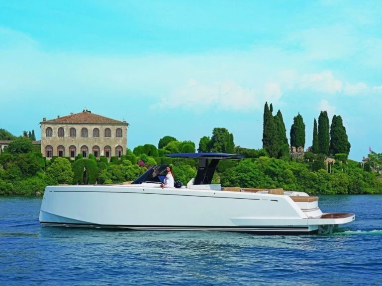 Cantiere Del Pardo PARDO in Hyères on SamBoat