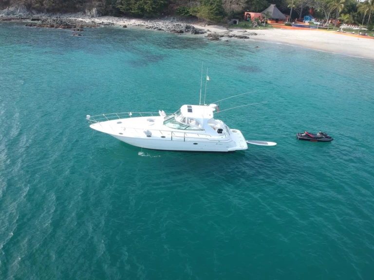 Cruisers 44 in Cruz de Huanacaxtle on SamBoat