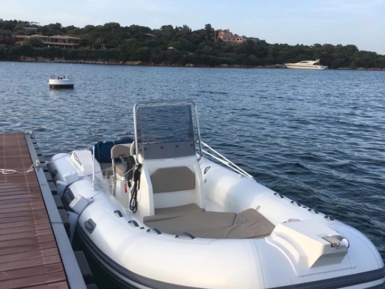 Motorboat rental in Porto Cervo - Capelli Tempest 570 40 HP