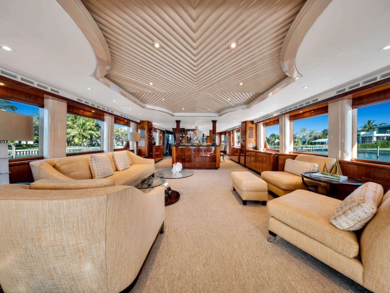 Luxury Yacht rental with or without captain Hatteras Miami