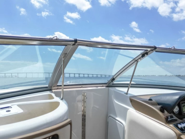 Bareboat Rental Motorboat Crownline with a boat licence