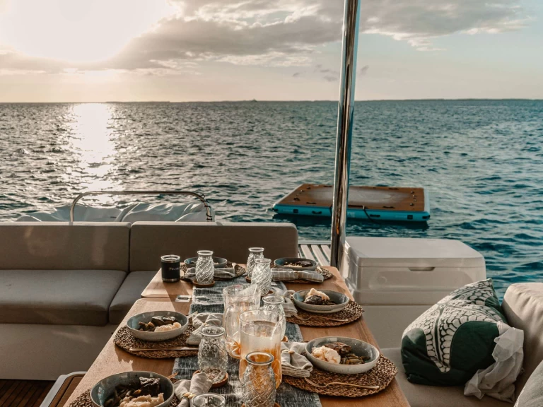 Yacht charter Bahamas cheap PURELYBLU