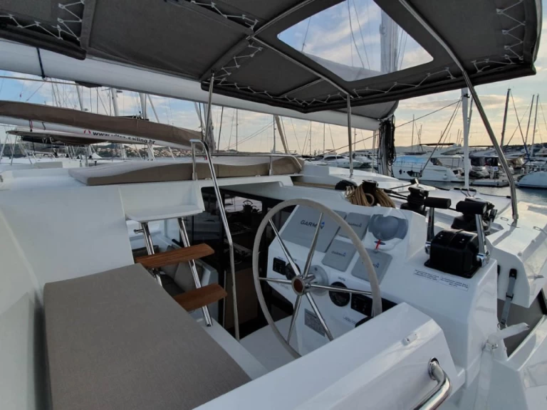 Catamaran for rent Pomer at the best price