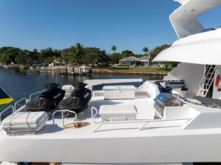Luxury Yacht for rent Miami at the best price