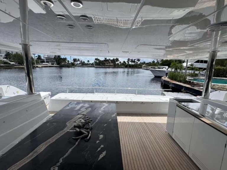 Luxury Yacht for rent Bahamas at the best price