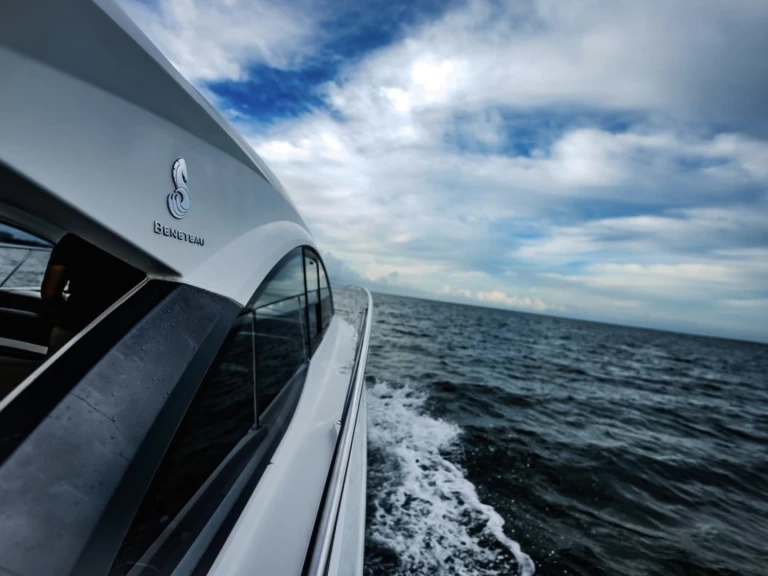 Luxury Yacht for rent Rickenbacker Marina at the best price